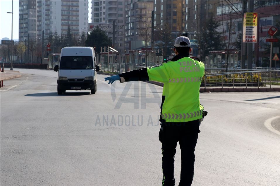 Kayseri'de sokağa çıkma yasağının ardından cadde ve sokaklar boş kaldı
