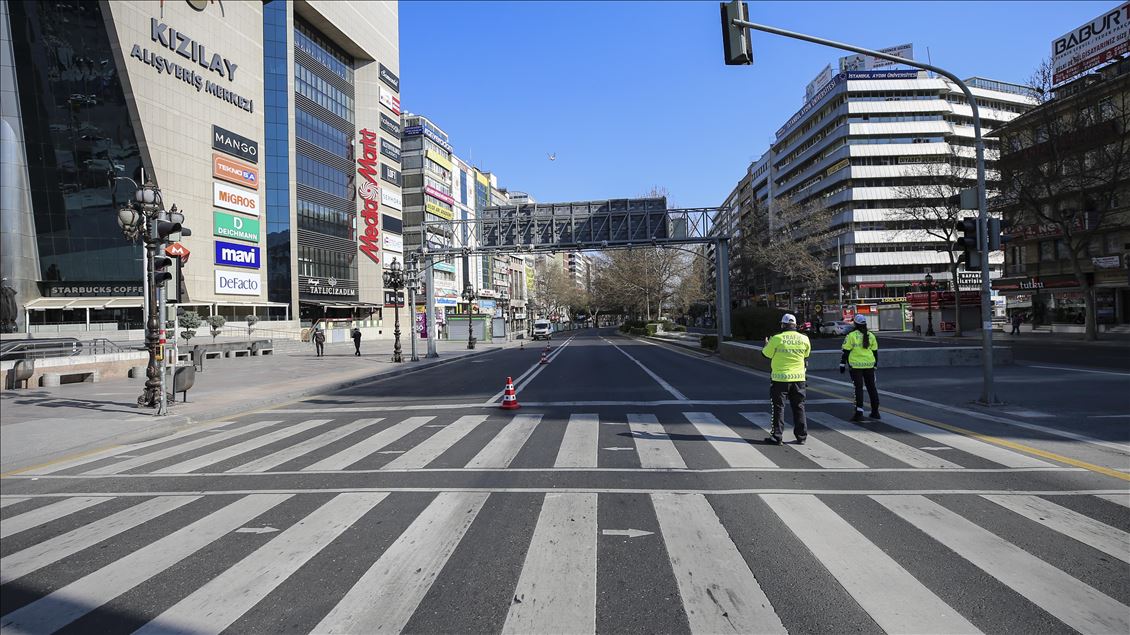 Ankara'da sokağa çıkma yasağının ardından cadde ve sokaklar boş kaldı
