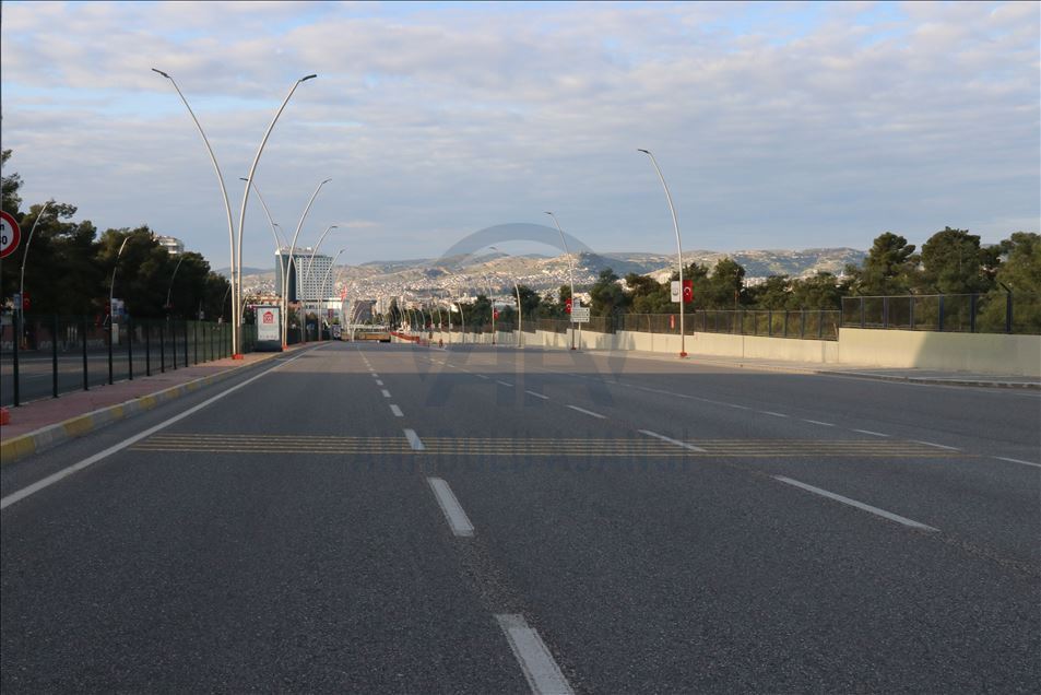  Şanlıurfa'da yasağının ardından sokaklar boşaldı