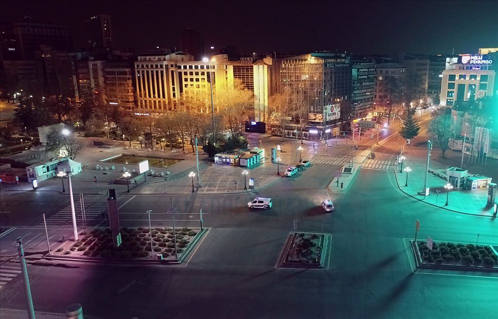 Sessizliğinin hakim olduğu Ankara'nın cadde ve sokakları havadan görüntülendi