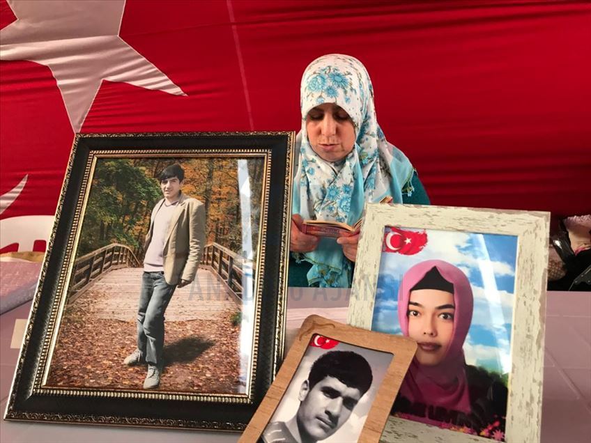 Evlat nöbetindeki Diyarbakır annesi: "Kaç gel oğlum devlete teslim ol"