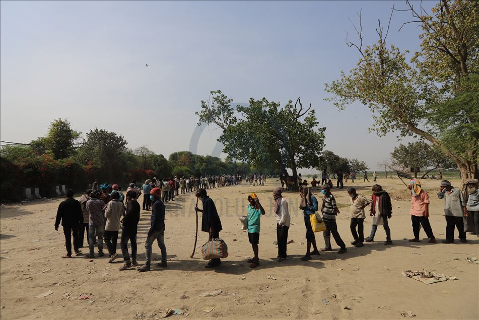 Yeni Delhi'de Kovid-19 tedbirleri