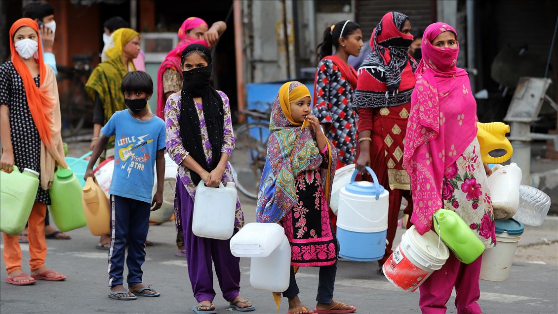 Yeni Delhi'de Kovid-19 tedbirleri