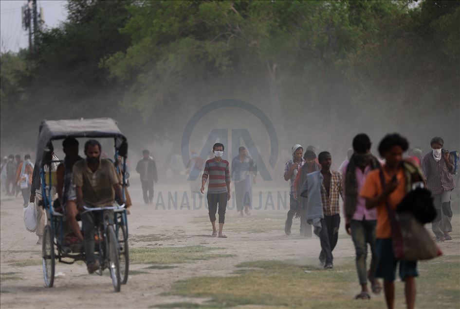 Yeni Delhi'de Kovid-19 tedbirleri