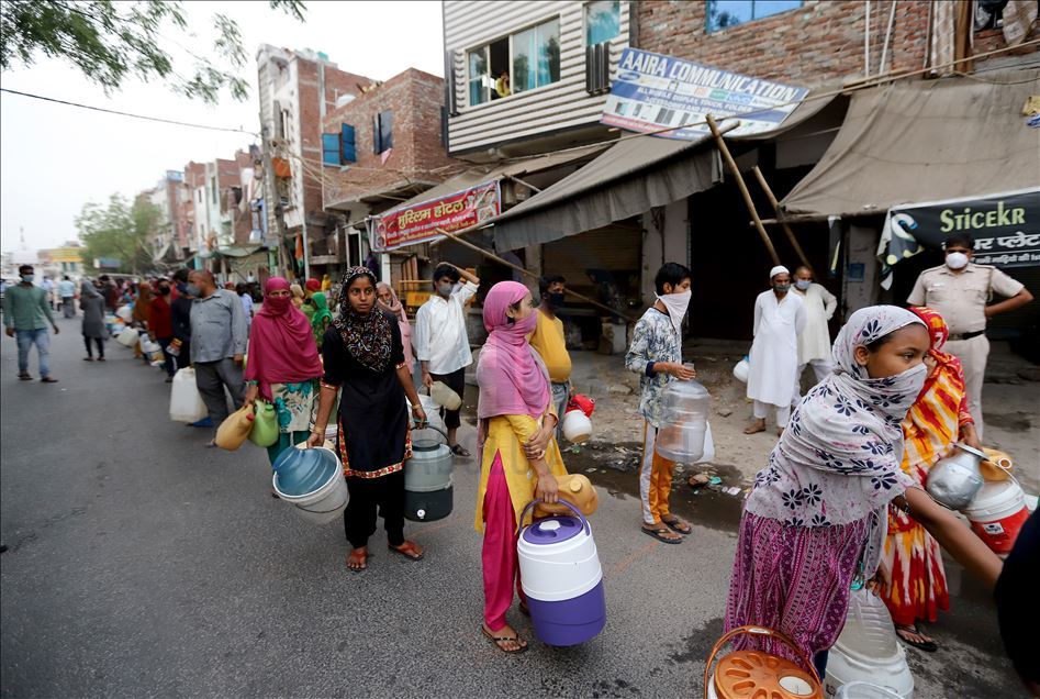 Yeni Delhi'de Kovid-19 tedbirleri