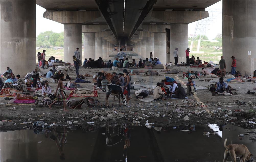 Yeni Delhi'de Kovid-19 tedbirleri
