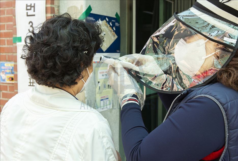 Güney Kore'de sıkı hijyen kuralları altında genel seçim düzenleniyor
