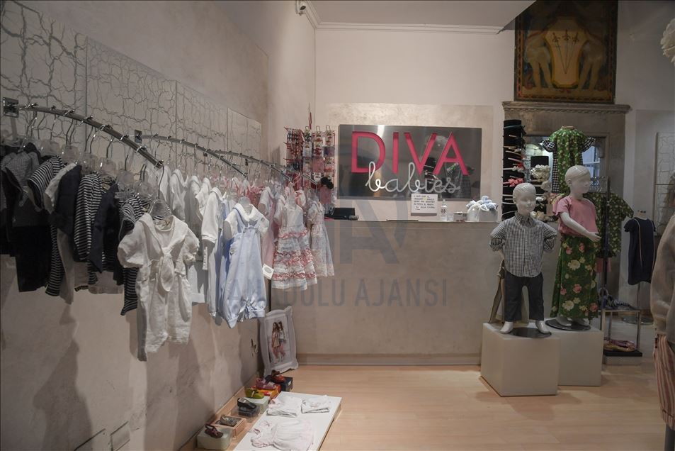 İtalya'da bazı işletmeler tekrar açılıyor