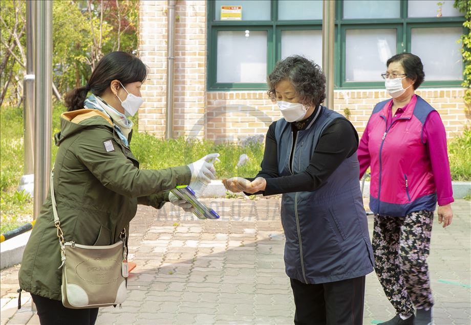 Güney Kore'de sıkı hijyen kuralları altında genel seçim düzenleniyor