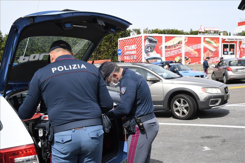 İtalya'da bazı işletmeler tekrar açılıyor