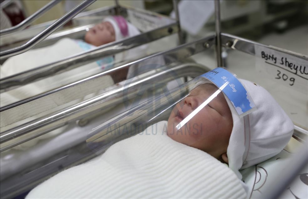 Kelahiran bayi di tengah pandemi virus korona di Indonesia