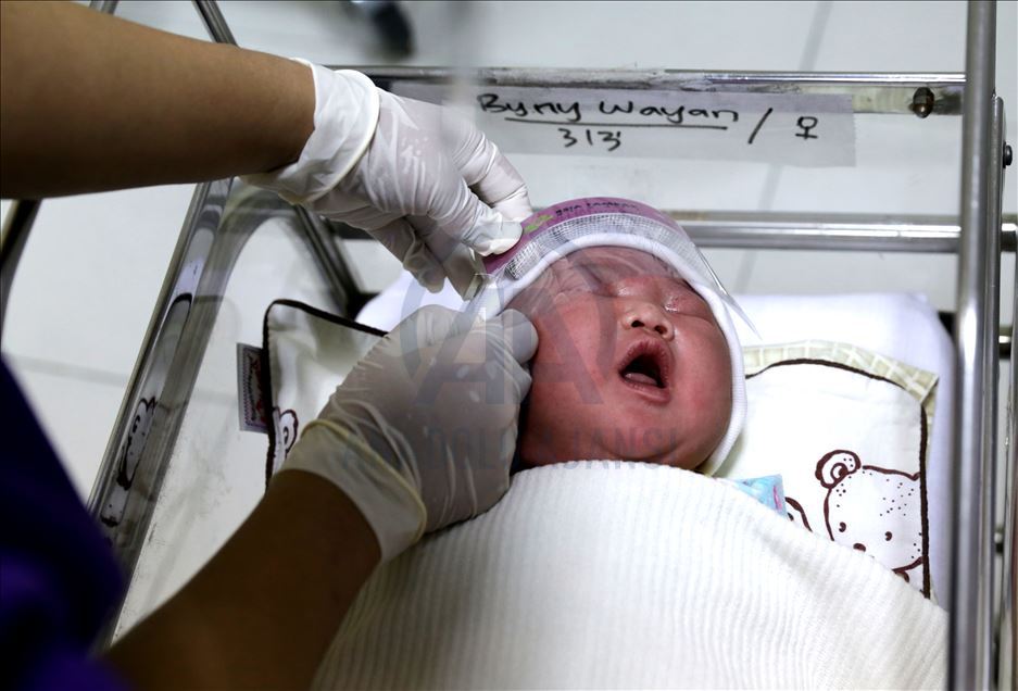 Kelahiran bayi di tengah pandemi virus korona di Indonesia