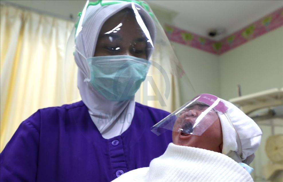 Kelahiran bayi di tengah pandemi virus korona di Indonesia