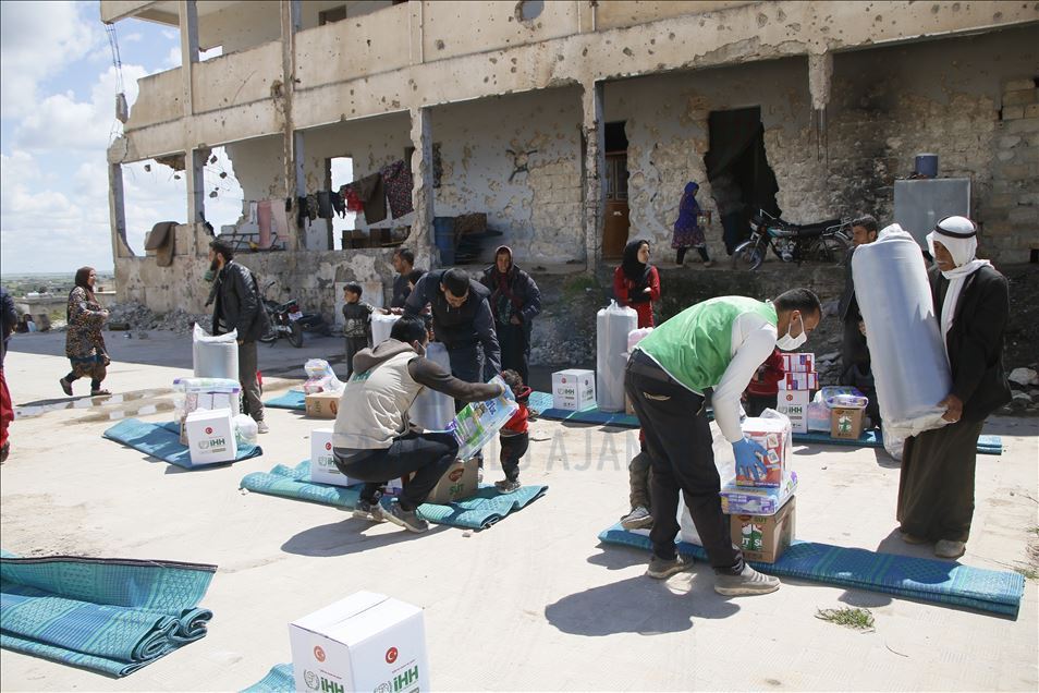 "الإغاثة التركية" تلبي استغاثة 16 عائلة في إدلب
