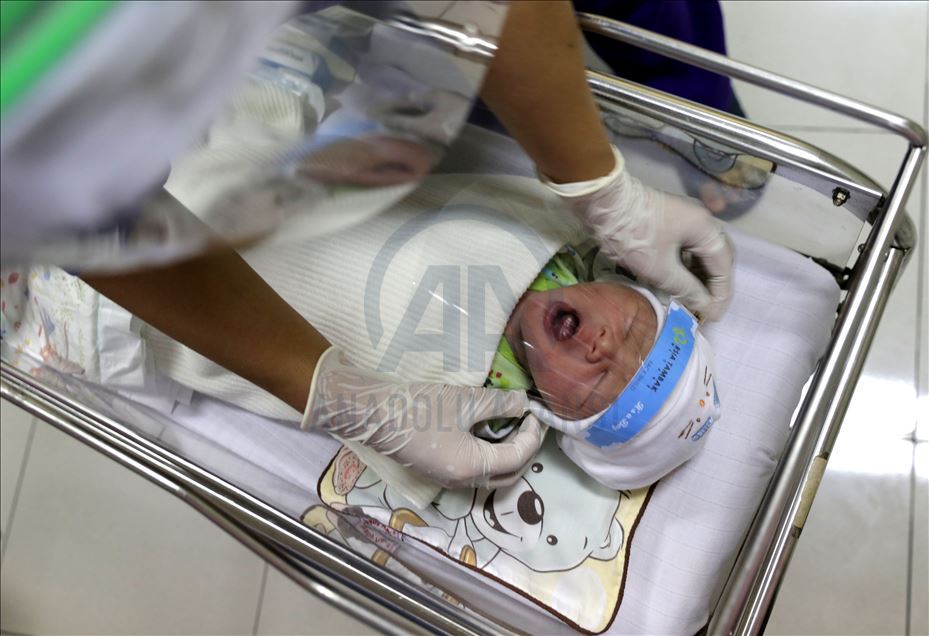 Kelahiran bayi di tengah pandemi virus korona di Indonesia
