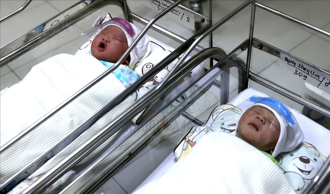 Kelahiran bayi di tengah pandemi virus korona di Indonesia