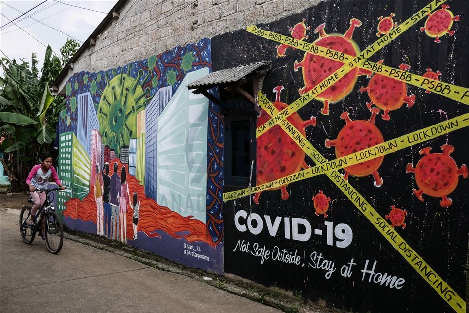 Seni mural virus korona di Indonesia