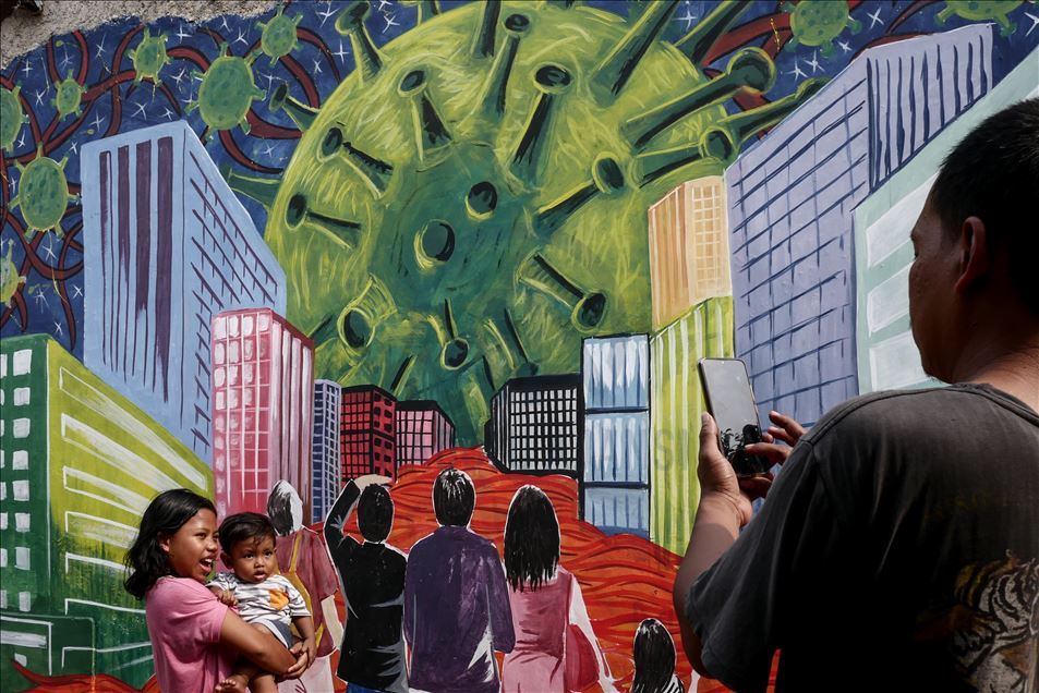 Seni mural virus korona di Indonesia