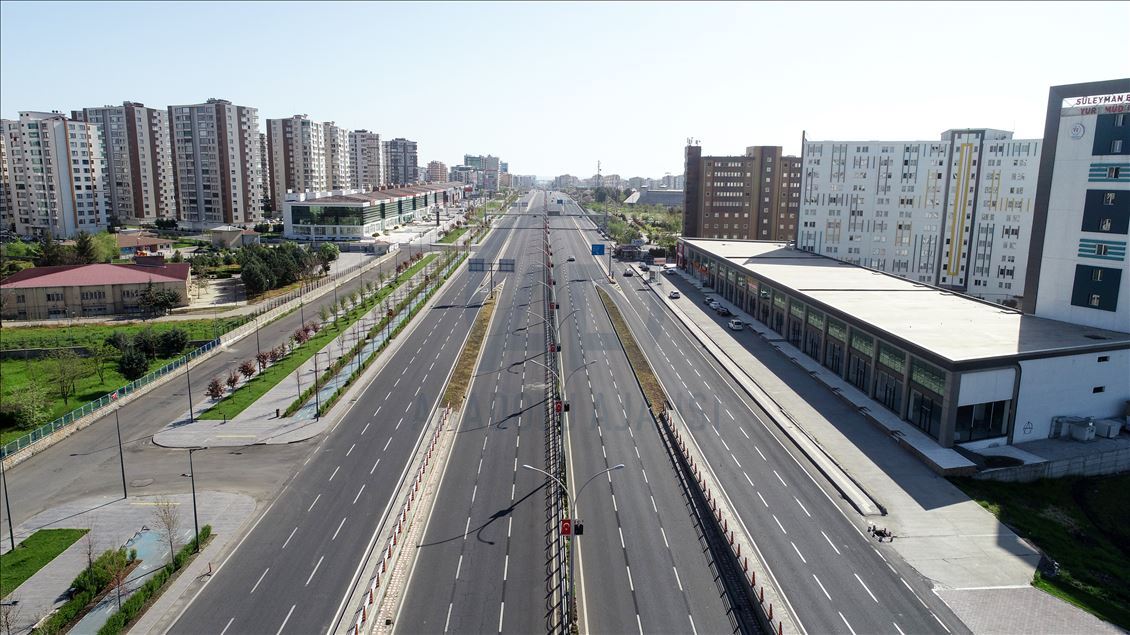 Diyarbakır'da kısıtlamanın ardından sokaklar ve tarihi mekanlar boş kaldı