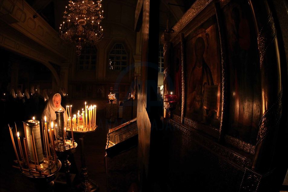 Cristianos ortodoxos rusos asistieron al servicio de pascua en medio de la pandemia