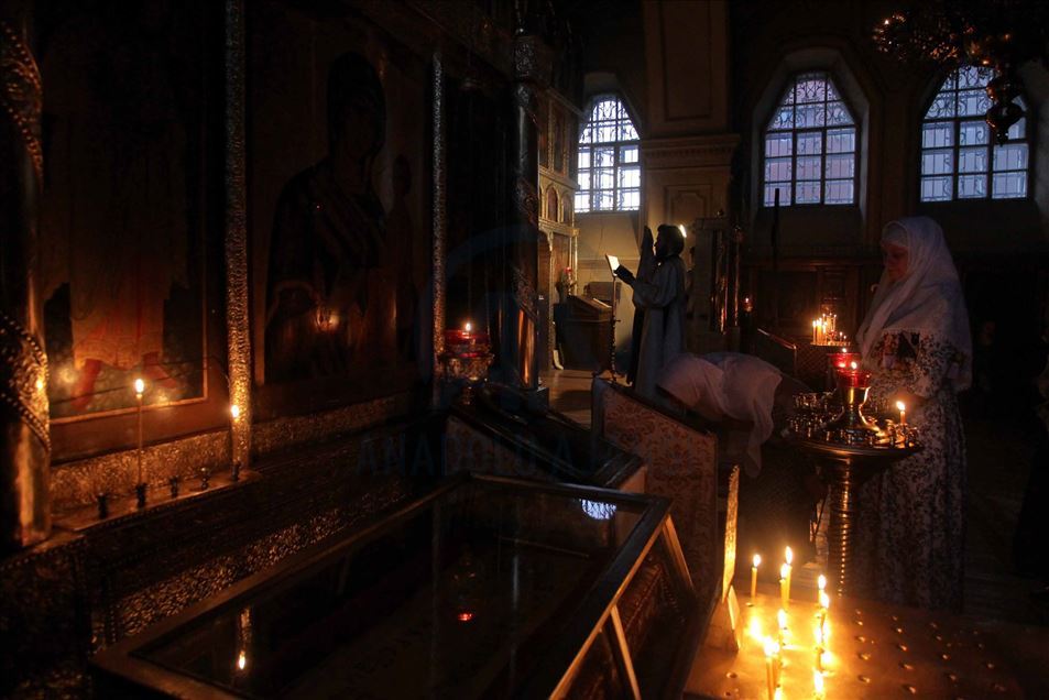 Cristianos ortodoxos rusos asistieron al servicio de pascua en medio de la pandemia