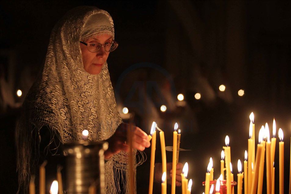 Cristianos ortodoxos rusos asistieron al servicio de pascua en medio de la pandemia