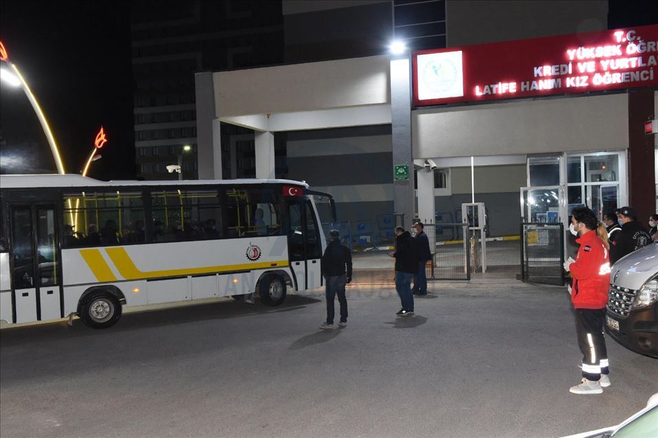 Almanya'dan getirilen 132 Türk vatandaşı Uşak'ta karantinaya alındı