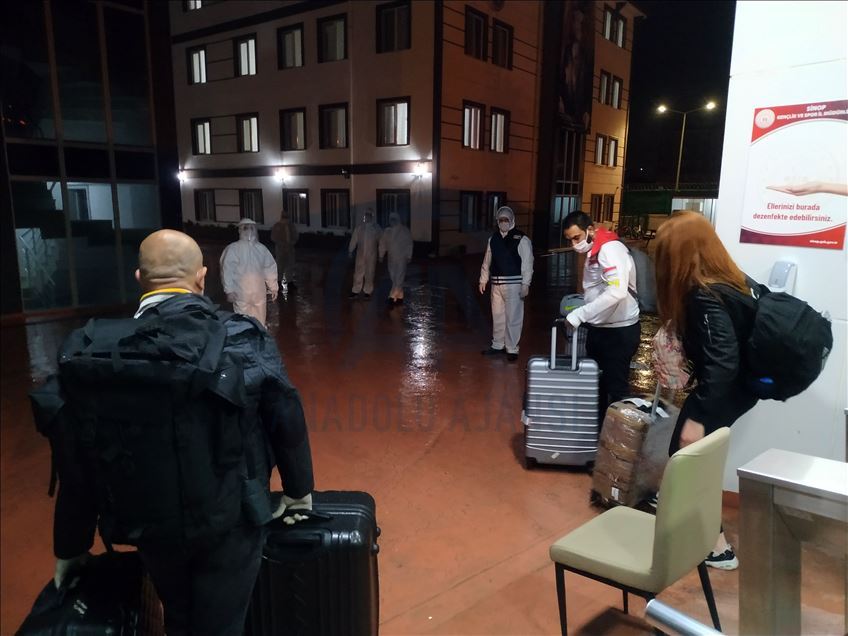 Almanya'dan getirilen Türk vatandaşları Sinop'ta yurda yerleştirilmeye başlandı