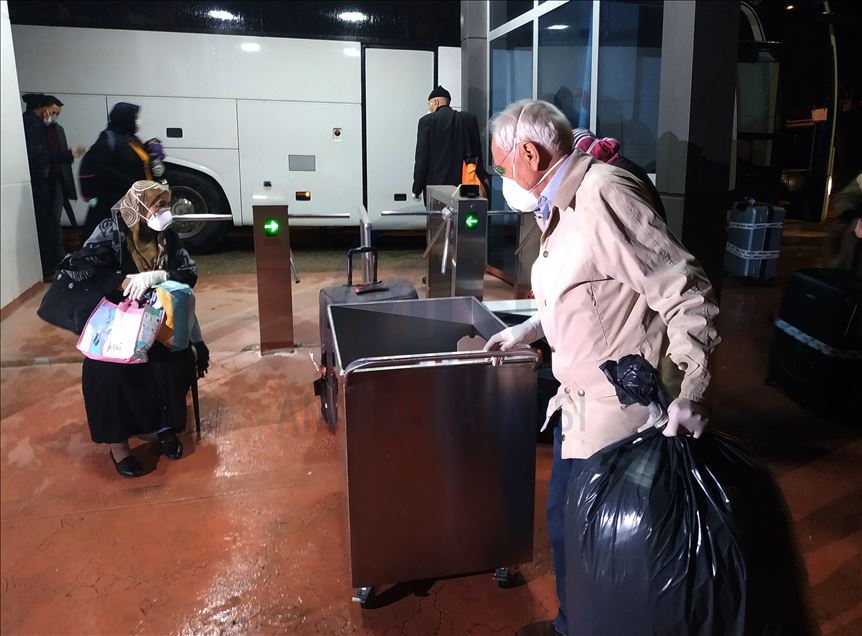 Almanya'dan getirilen Türk vatandaşları Sinop'ta yurda yerleştirilmeye başlandı