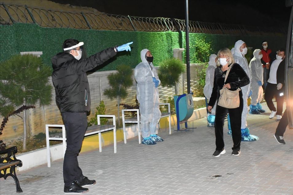 Almanya'dan getirilen 132 Türk vatandaşı Uşak'ta karantinaya alındı