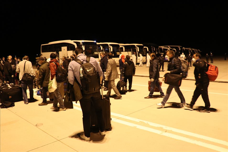 Almanya'dan getirilen 187 Türk vatandaşı Kütahya'da yurtlara yerleştirildi