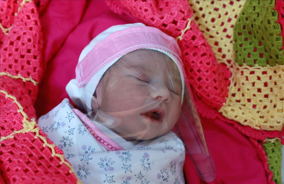 Face shields for newborn babies in Turkey
