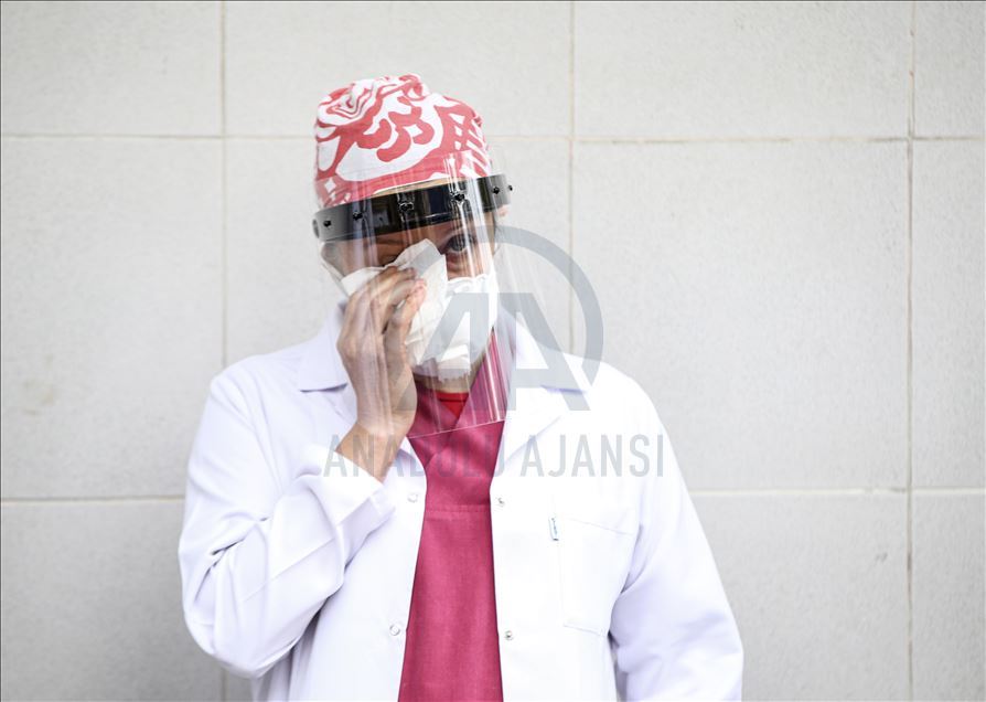 Upacara penghormatan kepada dokter yang tewas akibat Covid-19 di Turki