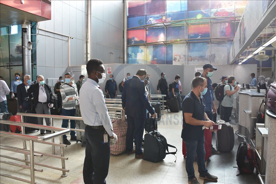 تركيا تبدأ بإجلاء رعاياها من السودان
