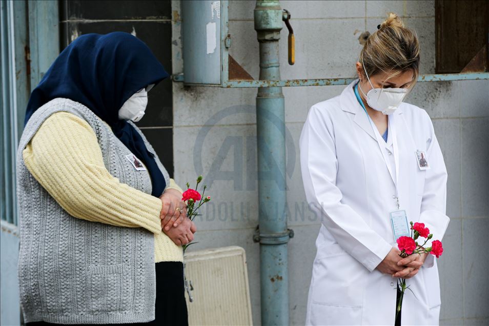 Upacara penghormatan kepada dokter yang tewas akibat Covid-19 di Turki