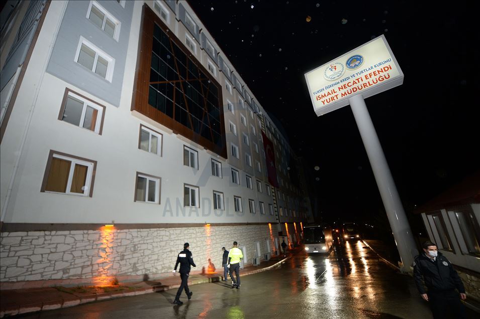 Çekya'dan getirilen 107 Türk vatandaşı Karabük'te yurda yerleştirildi