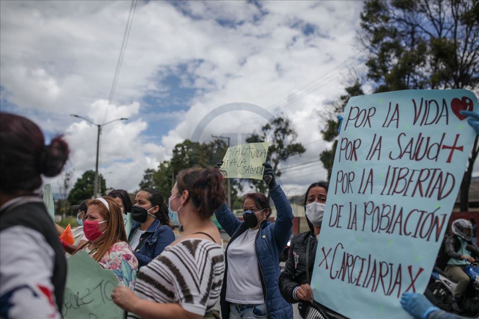 Protestas de familiares frente a la cárcel La Picota, en Bogotá