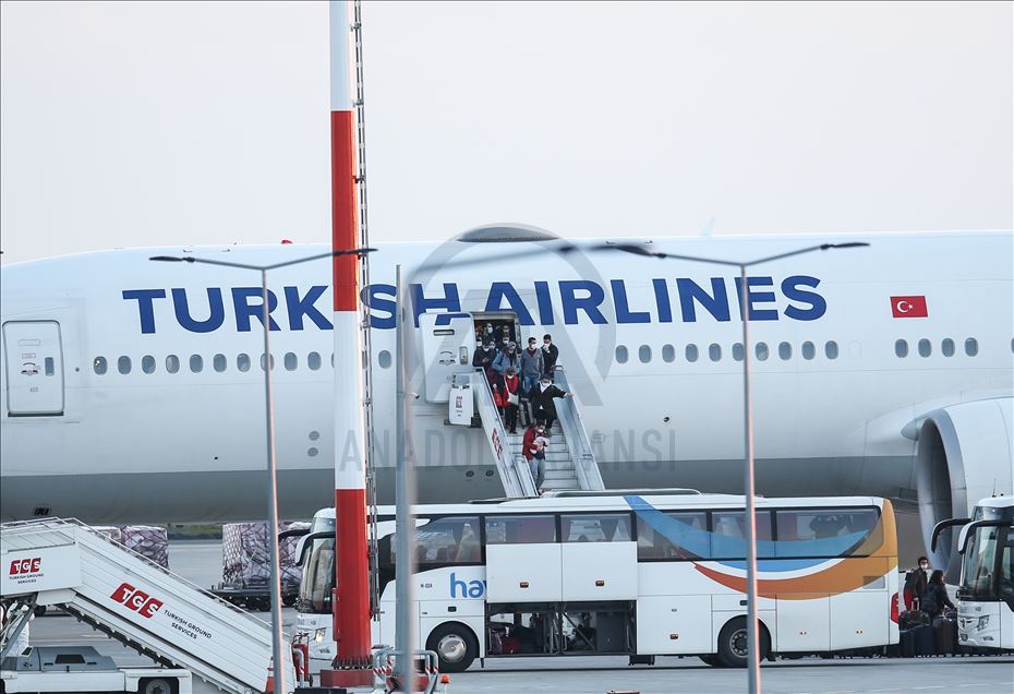 Kanada'daki 349 Türk Vatandaşı İstanbul'a geldi