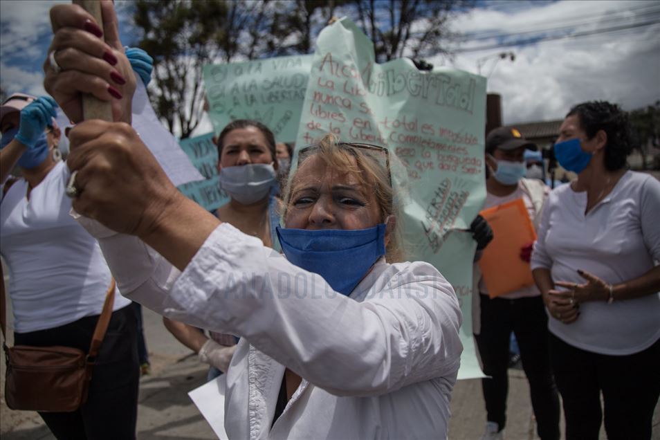Protestas de familiares frente a la cárcel La Picota, en Bogotá