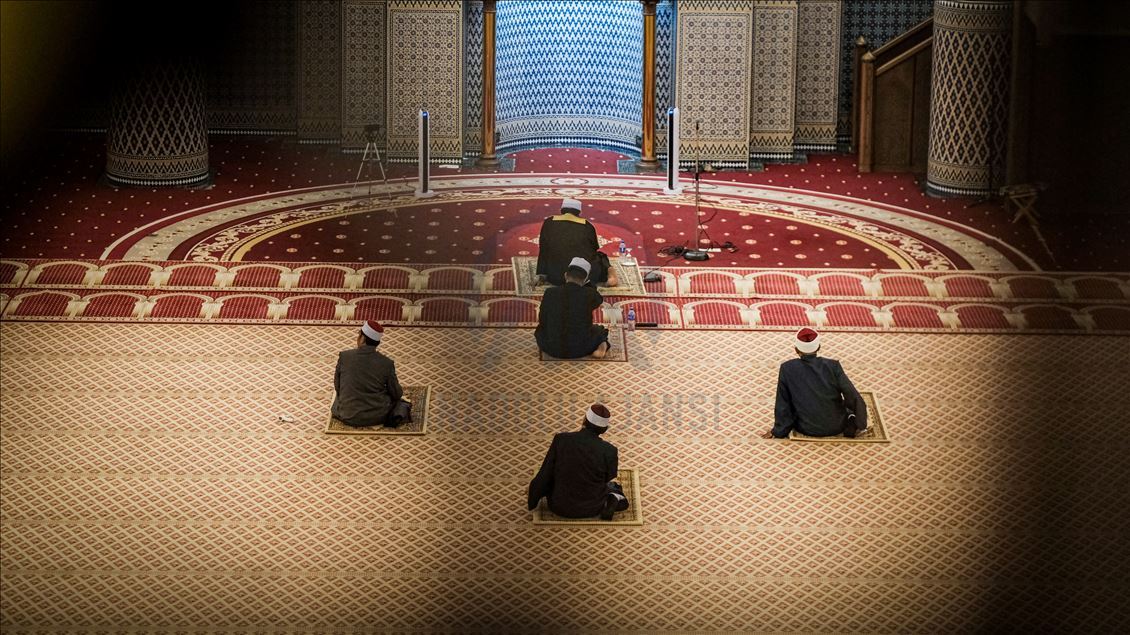 Tarawih di tengah wabah virus korona di Malaysia