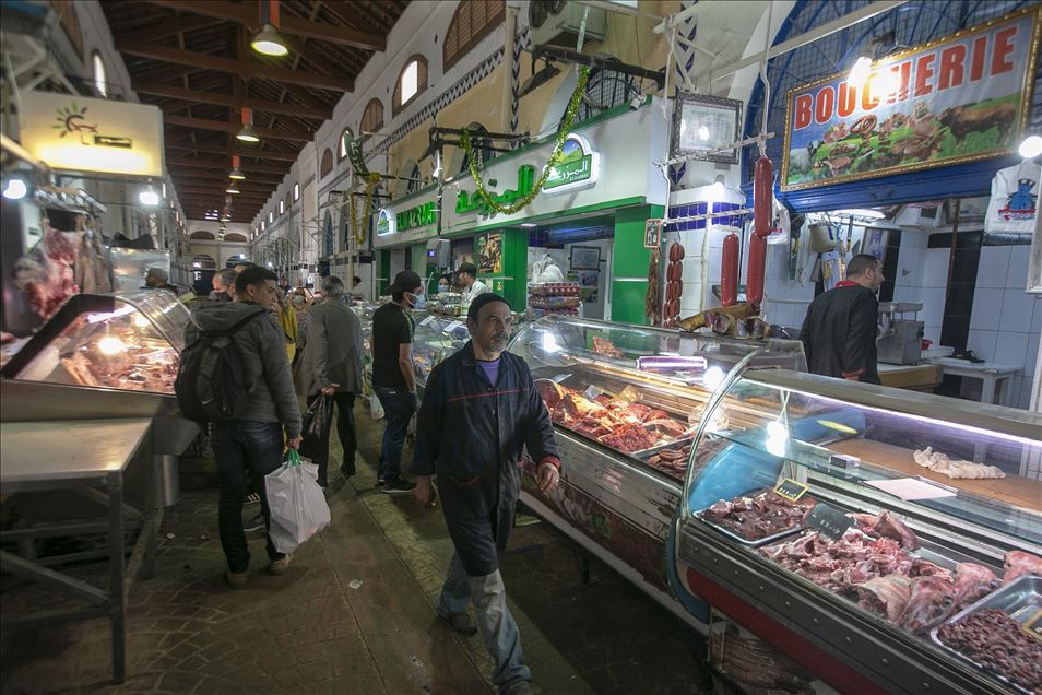 رغم كورونا.. إقبال كثيف بسوق تونسية بأول أيام رمضان