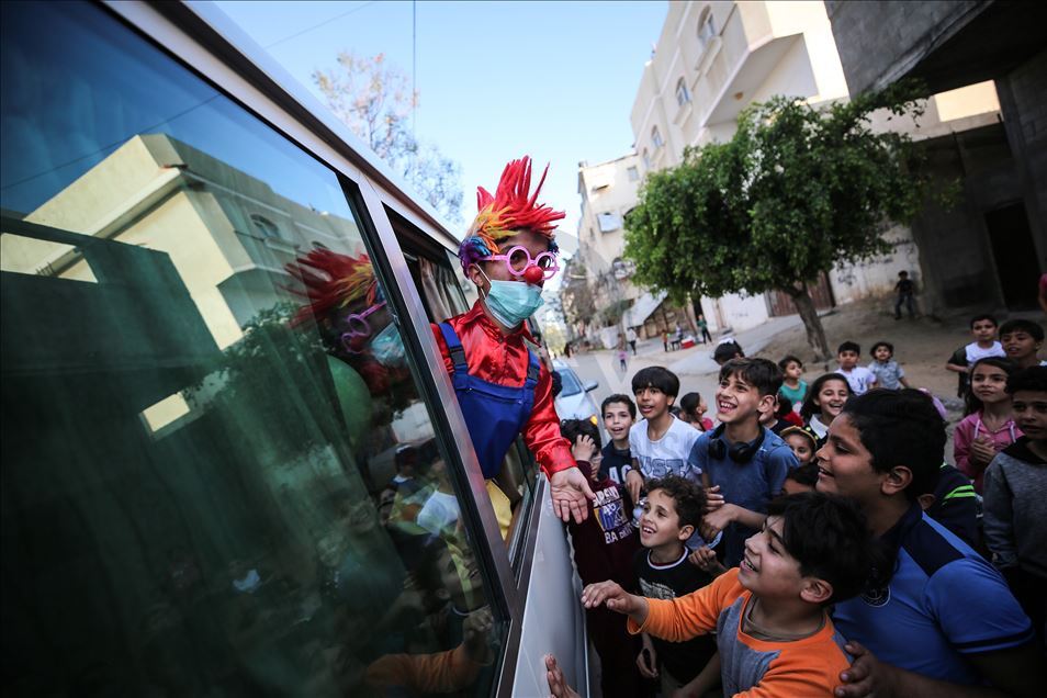 "جيناك للبيت"... مبادرة لتوزيع فوانيس على أطفال بغزة