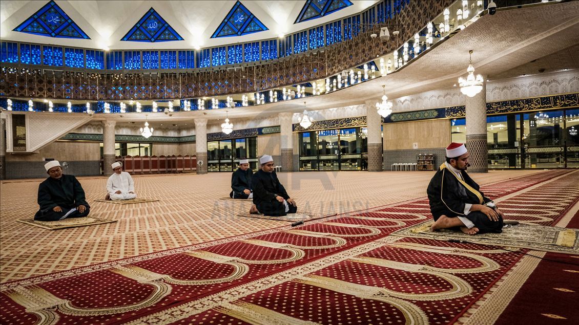 Tarawih di tengah wabah virus korona di Malaysia