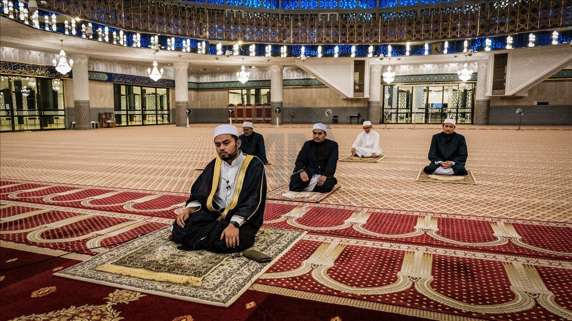 Tarawih di tengah wabah virus korona di Malaysia