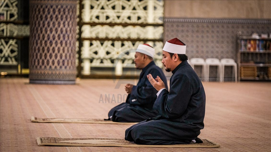 Tarawih di tengah wabah virus korona di Malaysia