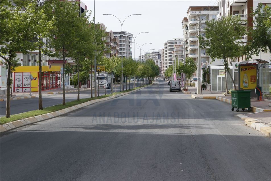 Şanlıurfa'da kısıtlamanın ardından sokaklar boşaldı