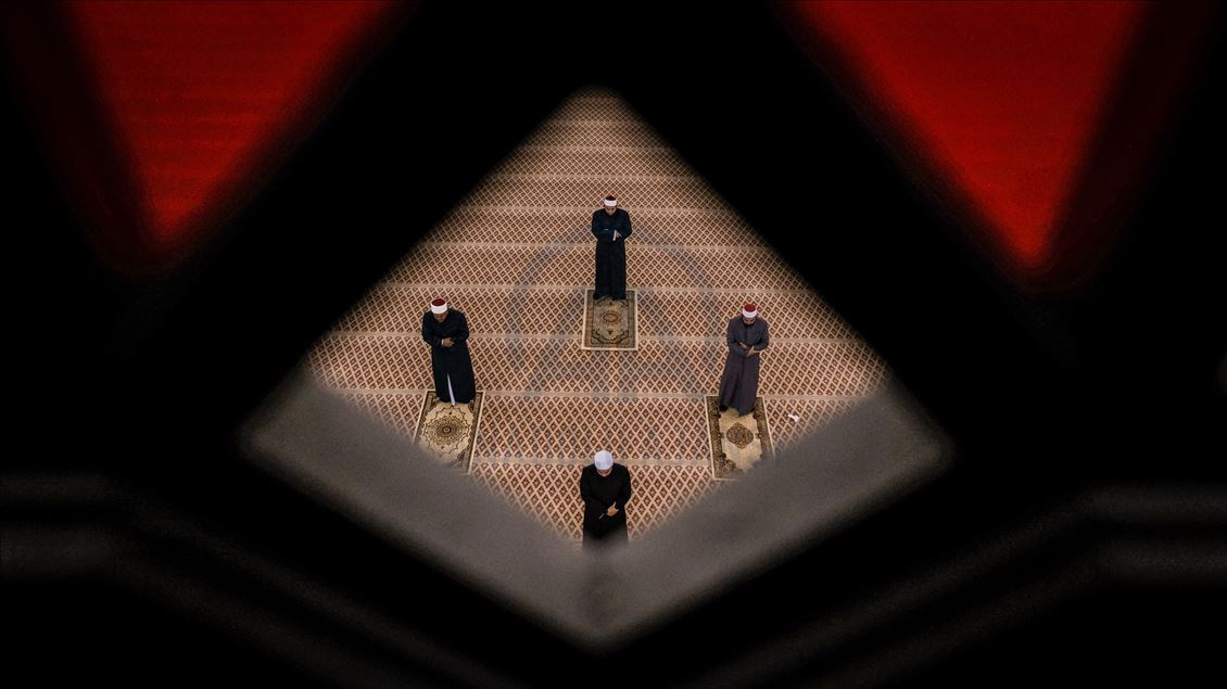Tarawih di tengah wabah virus korona di Malaysia