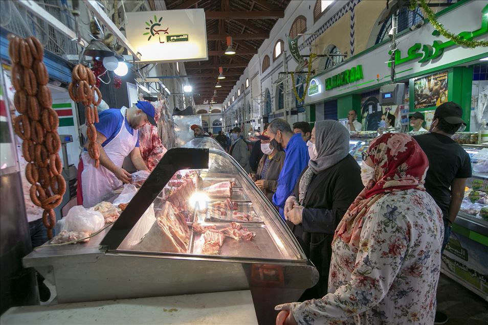 رغم كورونا.. إقبال كثيف بسوق تونسية بأول أيام رمضان