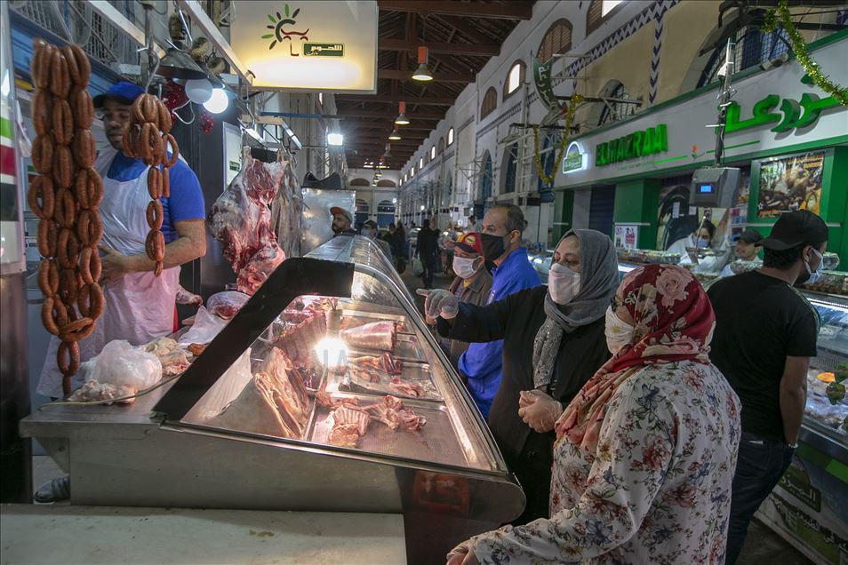 رغم كورونا.. إقبال كثيف بسوق تونسية بأول أيام رمضان