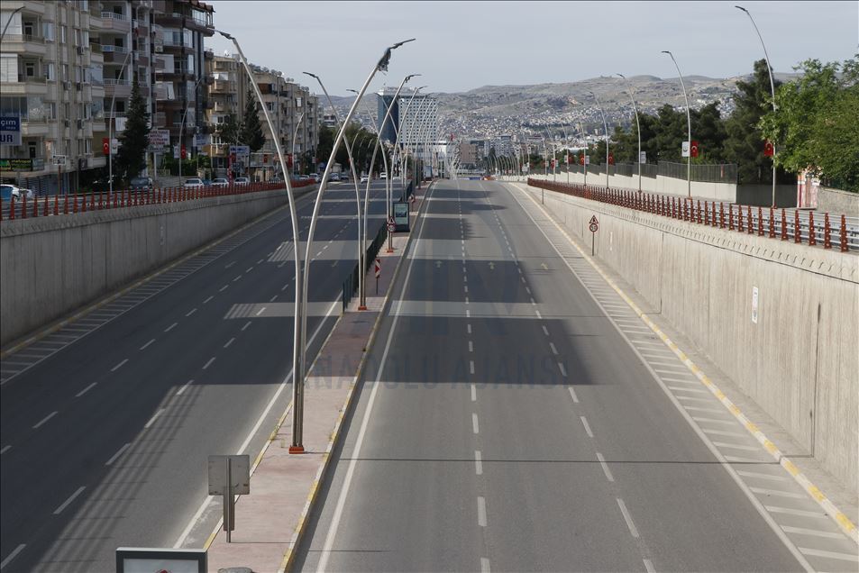 Şanlıurfa'da kısıtlamanın ardından sokaklar boşaldı